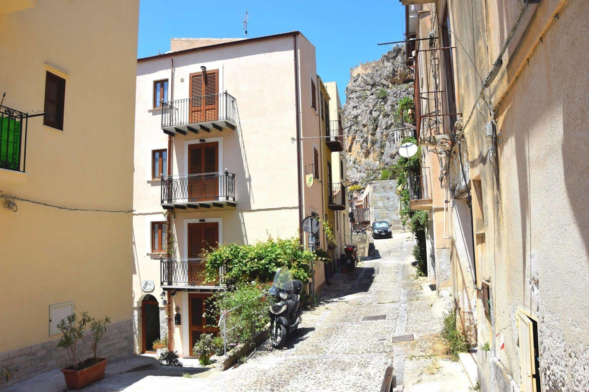 La Casa del Geko Bed & Breakfast Cefalu Bagian luar foto