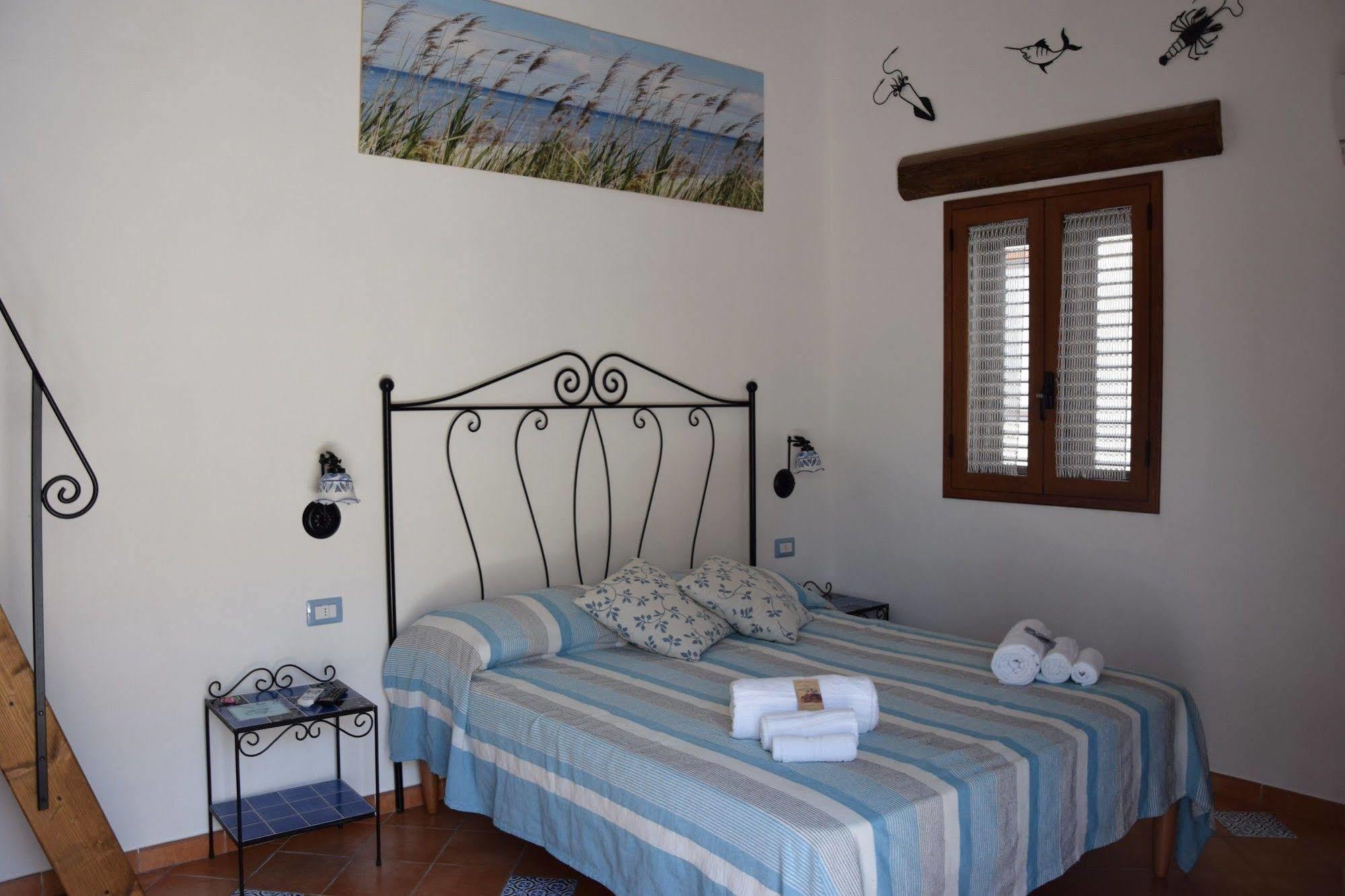 La Casa del Geko Bed & Breakfast Cefalu Bagian luar foto